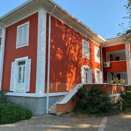 Teresa Seafront Apartmán *
